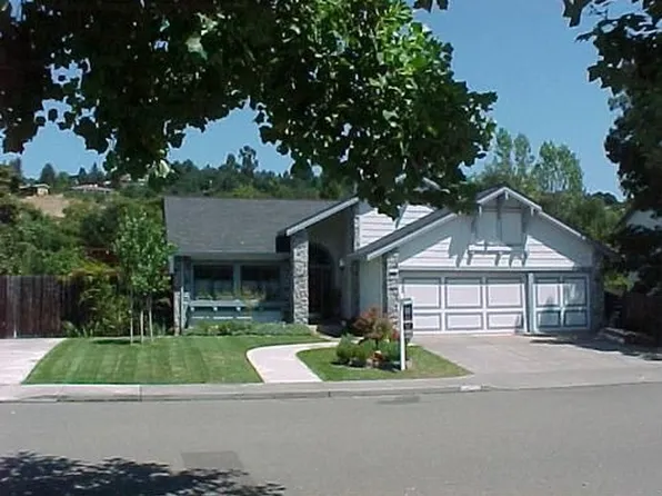 205 Pacific Heights Dr, Santa Rosa, CA 95403