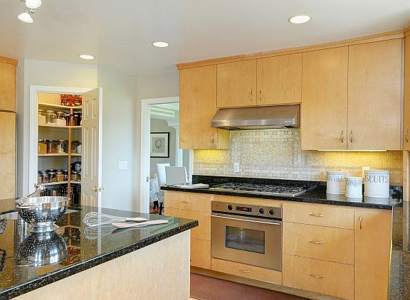 5th image of 2 Somerset Ct