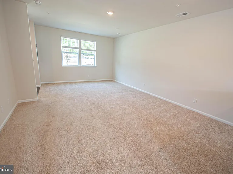 130 Willowtree Ln — Photo 34