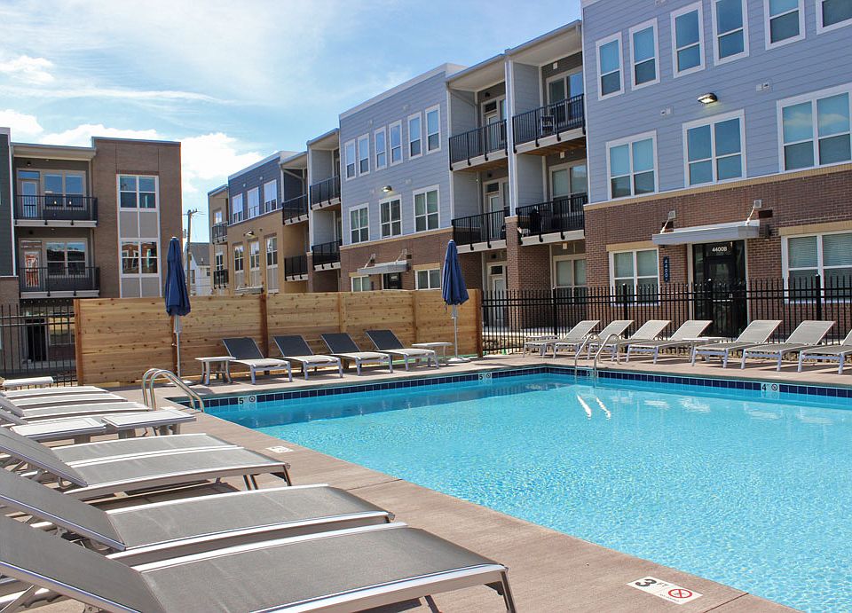 MadMar Flats Swimming Pool - Cincinnati Apartments
