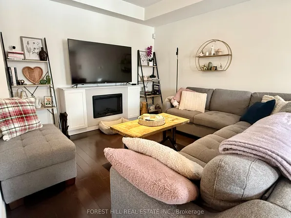 42 Bert Tait Ln, Whitchurch Stouffville, ON L4A 1Y3