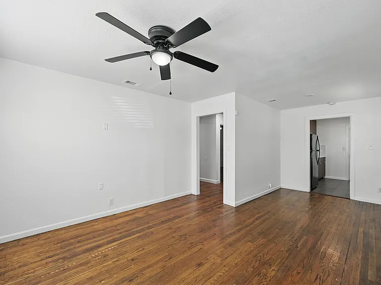 1205 Hamsted St — Photo 5