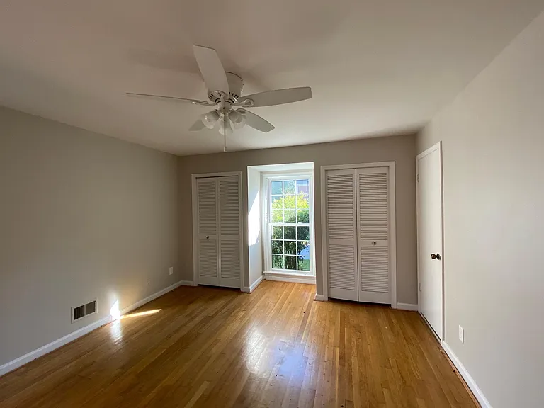 402 Gatehouse Ln — Photo 9