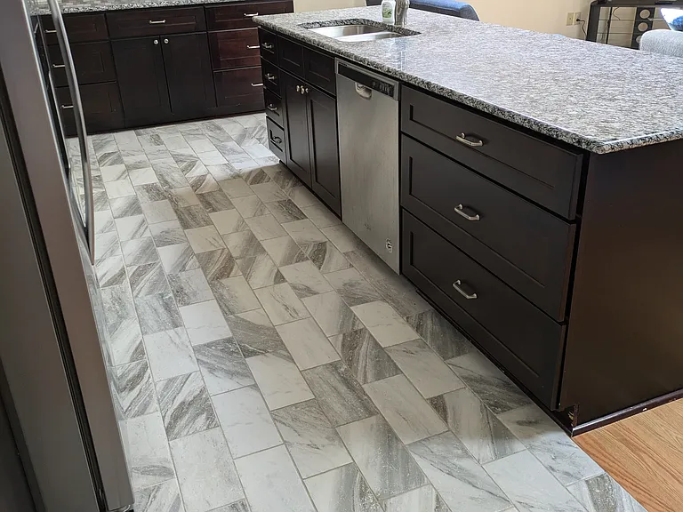 Tiled kitchen area, granite counters, dishwasher, large frig