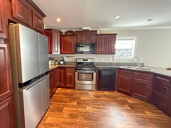 5th image of 13 Sutton Dr