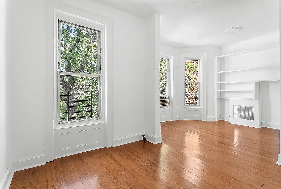 218 Hawthorne Street — Photo 2
