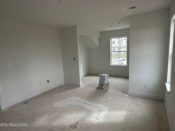 5th image of 3435 Majestic Hills Way