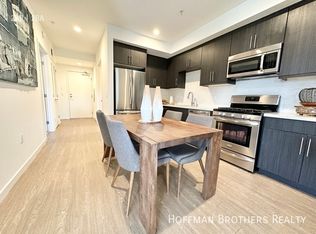11407 Chandler Blvd #402, North Hollywood, CA 91601