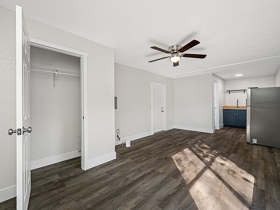 5th image of 18812 Carr Dr #B