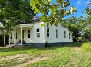 504 S Pine St, Calvert, TX 77837