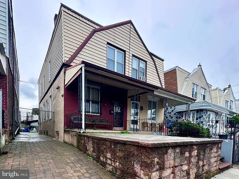 134 E Eleanor St