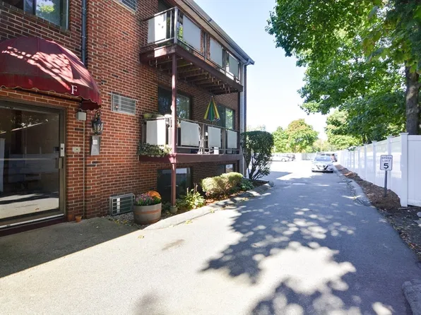 3 Richardson St APT F2, Wakefield, MA 01880