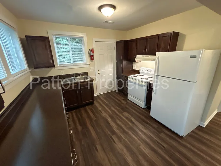 902 Pine St — Photo 6