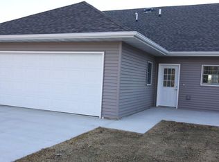 810 Stiles St, Manchester, IA 52057