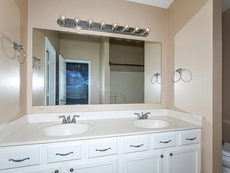 10211 Carmine Dr — Photo 12