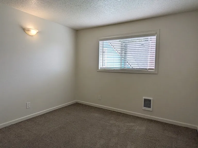 4102-4128 SE Cesar E Chavez Blvd — Photo 41
