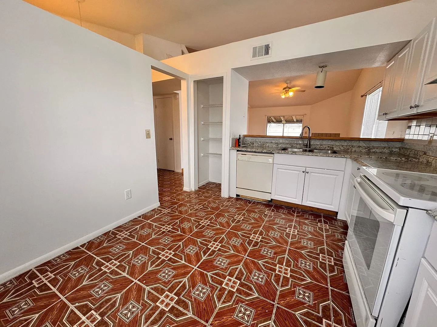 Great location! Great price! Great home! — Photo 3