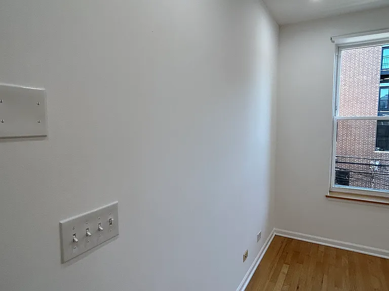 1731 W 17th St #8 — Photo 2
