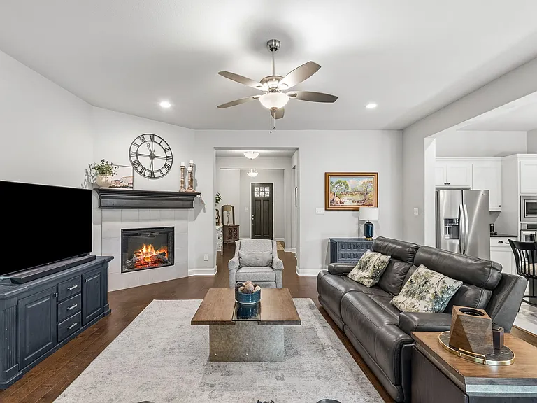 3828 Pine Valley Ln — Photo 17