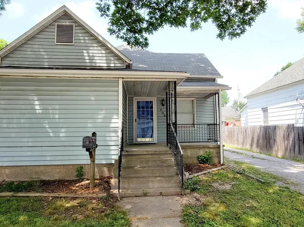 705 S 11th St, Herrin, IL 62948
