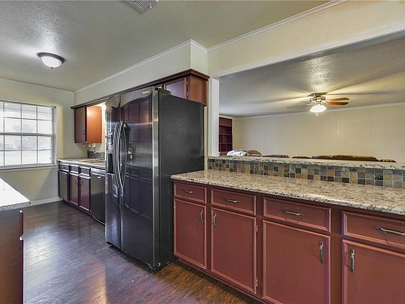 5th image of 411 Carol Ave