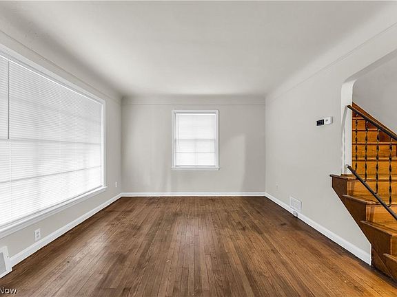 4th image of 15409 Maplewood Ave