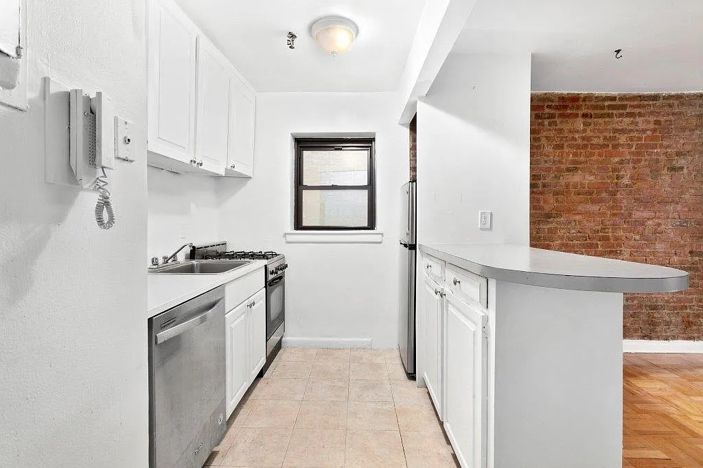 235 East 51st Street — Photo 3