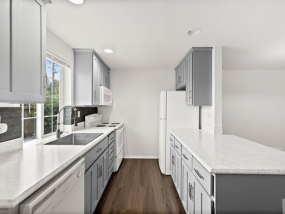 5th image of 3010 S 43rd St #A
