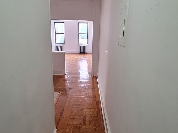 4th image of 3236 Steuben Ave #C8