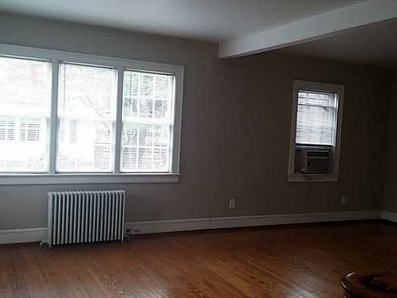 4th image of 1116 Larchmont Cres