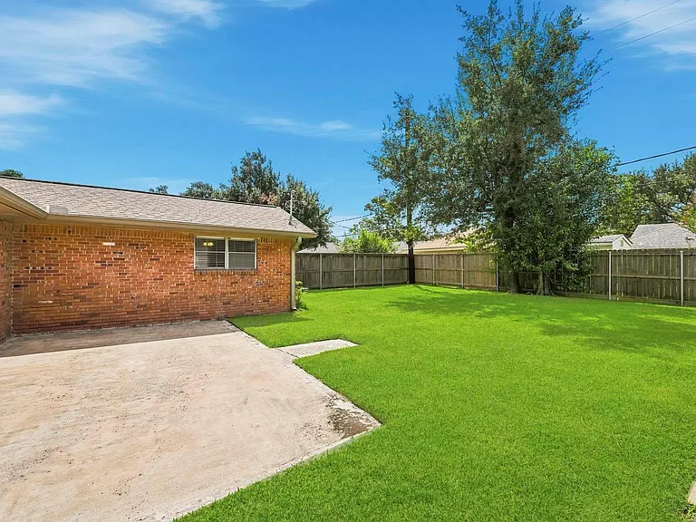 10503 Shadow Wood Dr — Photo 6
