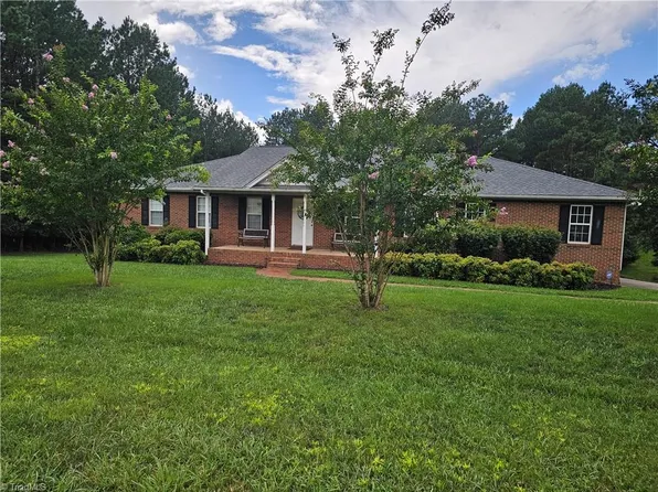 306 Gardner Point Dr, Stony Point, NC 28678