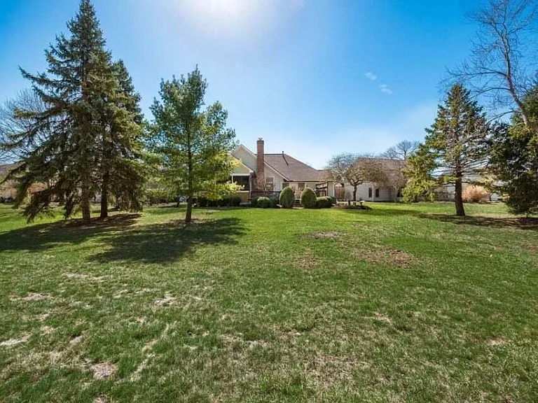 5450 Haverhill Dr — Photo 2