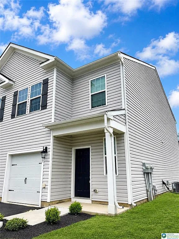 3 bed, 2.5 bath, 1500 sqft, $2,500 — Photo 2