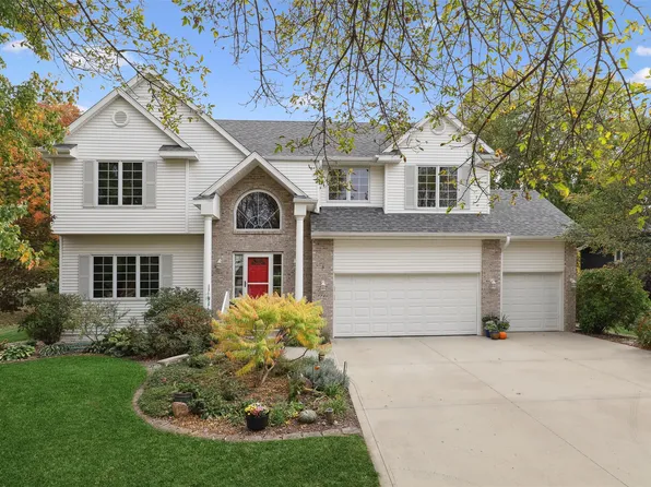7746 Caldwell Cir, Johnston, IA 50131