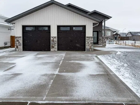 4019 W Monarch Way, Stettler, AB T4K 1M4