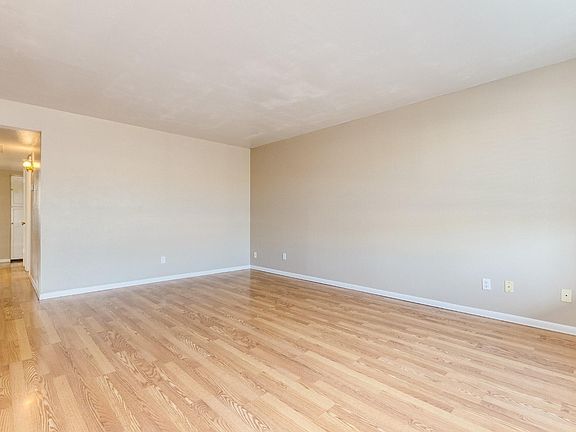 4th image of 118 N Kachina