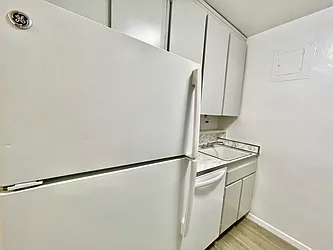 Rented by R New York