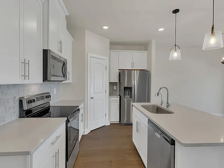 4537 Skywood Ln — Photo 7