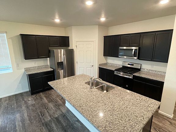5th image of 1576 Clarendon Dr