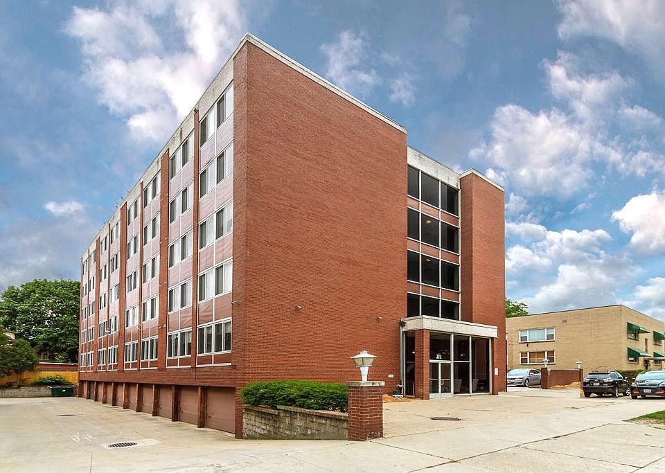 1st image of 211 N Portage Path APT 101
