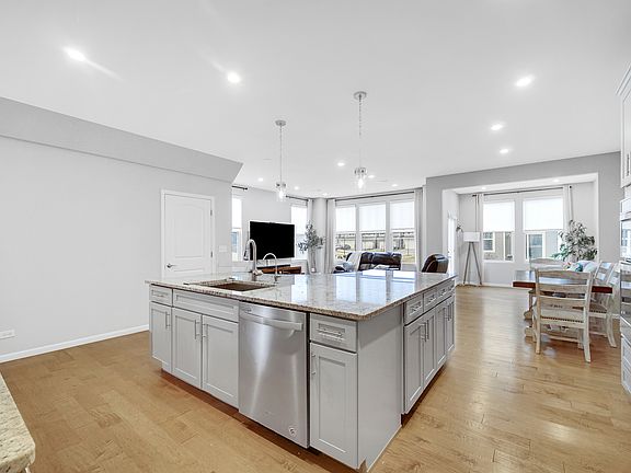 5th image of 522 Watercress Dr