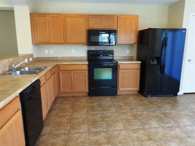 3 bed, 2.0 bath, 1483 sqft, $2,125 — Photo 2