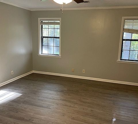 4th image of 3057 Rockaway Dr NE