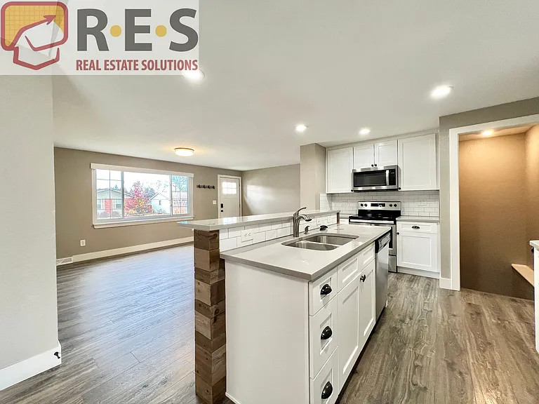 3178 S Dayton Ct — Photo 3