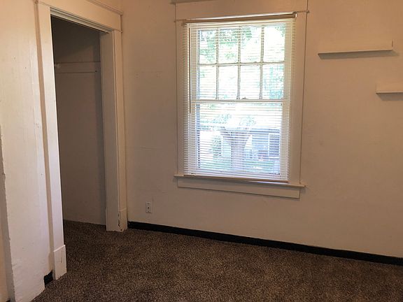 5th image of 405 NE Campus St #4