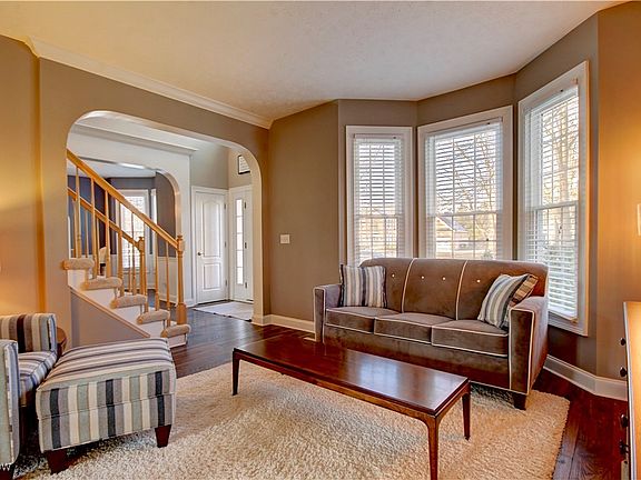 5th image of 595 Parkside Dr