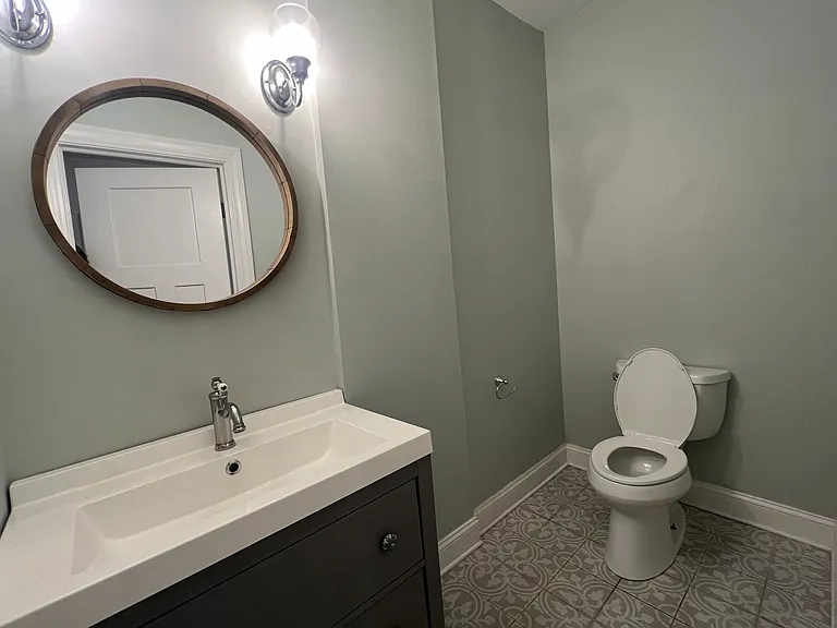 1342 Hamlet St — Photo 10