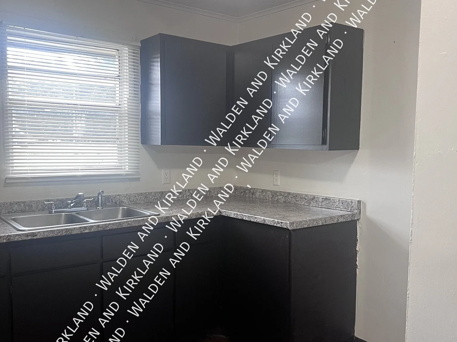 Affordable 2 Bedroom/1 Bathroom - Move In Ready! — Photo 3
