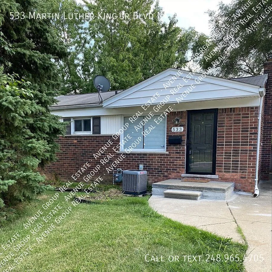 3-Bedroom Brick Ranch for Lease in Pontiac, MI — Photo 1